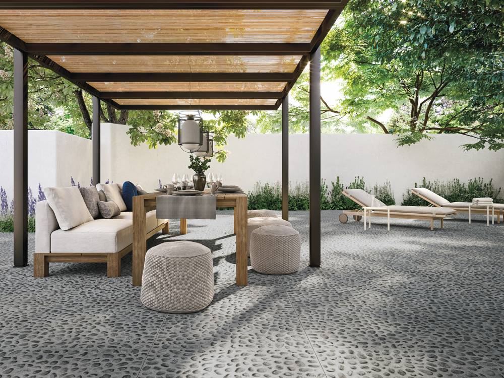 Terrazzo con piscina: come progettarlo e arredarlo